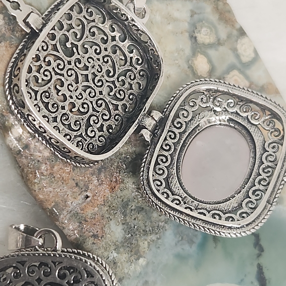 Rose Quartz Filigree Locket Jewelry | Silver Tone | Boho Vintage Style Crystal - Picture 4 of 6